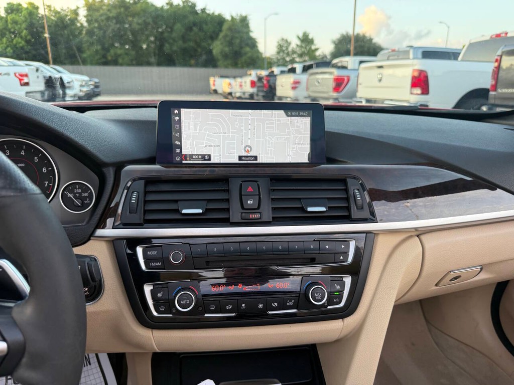 BMW 4 Series Vehicle Full-screen Gallery Image 25