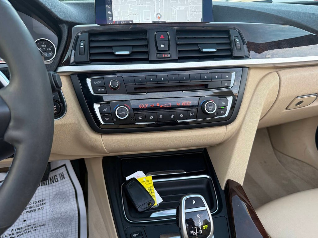 BMW 4 Series Vehicle Full-screen Gallery Image 29