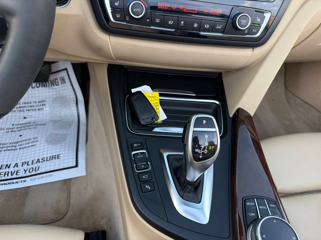 BMW 4 Series Vehicle Full-screen Gallery Image 30