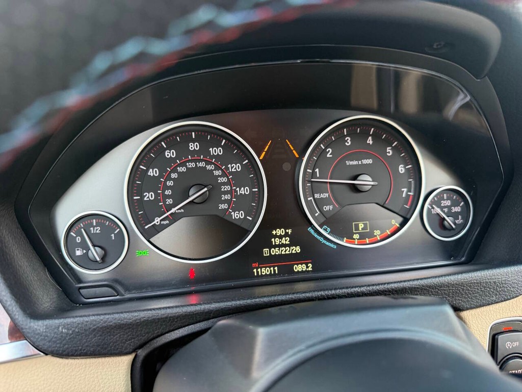 BMW 4 Series Vehicle Full-screen Gallery Image 33