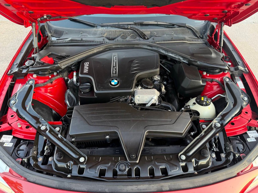 BMW 4 Series Vehicle Full-screen Gallery Image 36