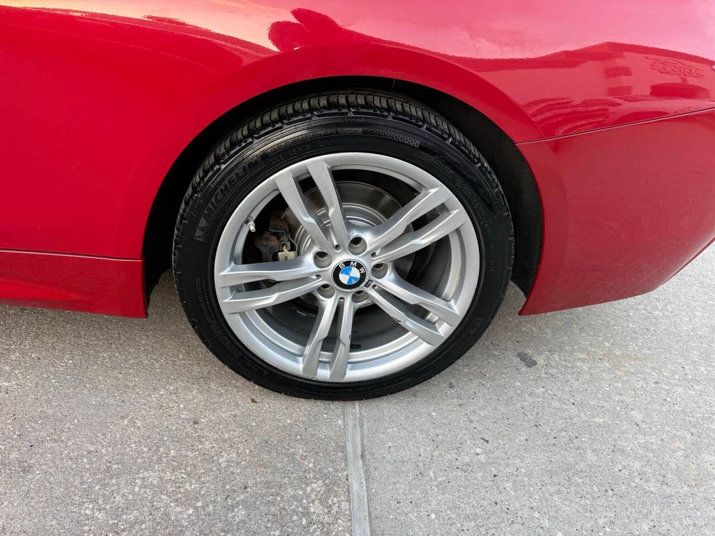 BMW 4 Series Vehicle Full-screen Gallery Image 37