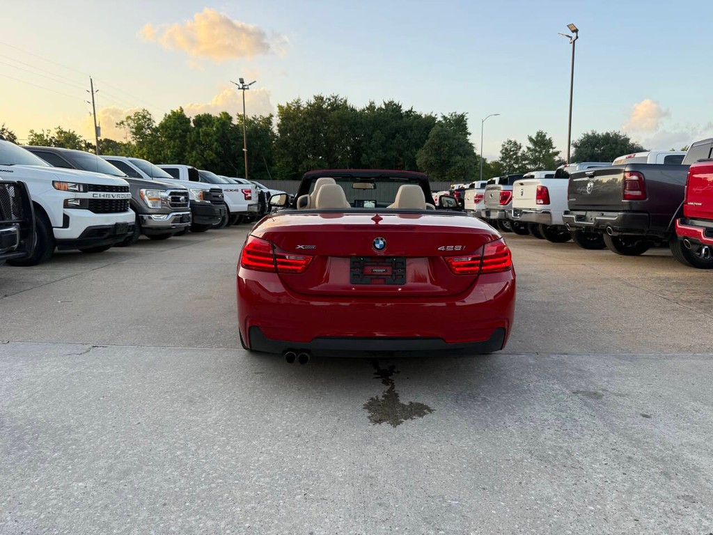 BMW 4 Series Vehicle Full-screen Gallery Image 40