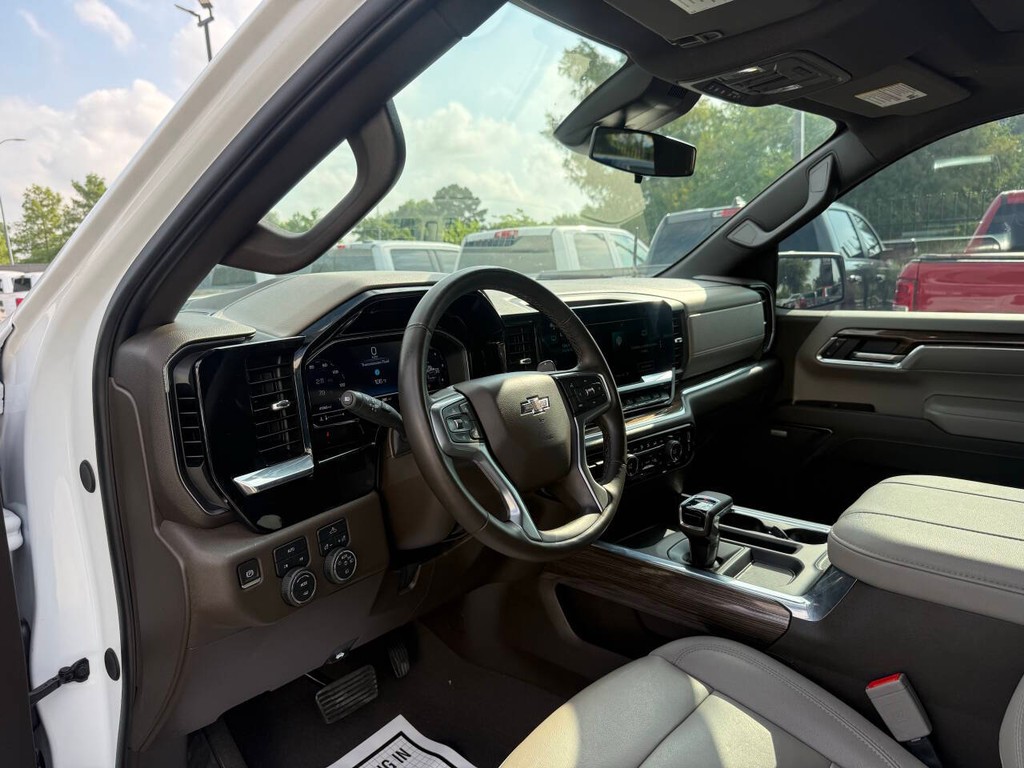 Chevrolet Silverado 1500 Vehicle Full-screen Gallery Image 06