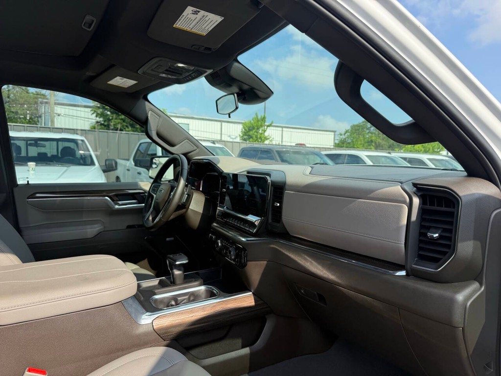 Chevrolet Silverado 1500 Vehicle Full-screen Gallery Image 09