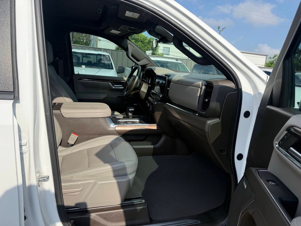Chevrolet Silverado 1500 Vehicle Full-screen Gallery Image 10