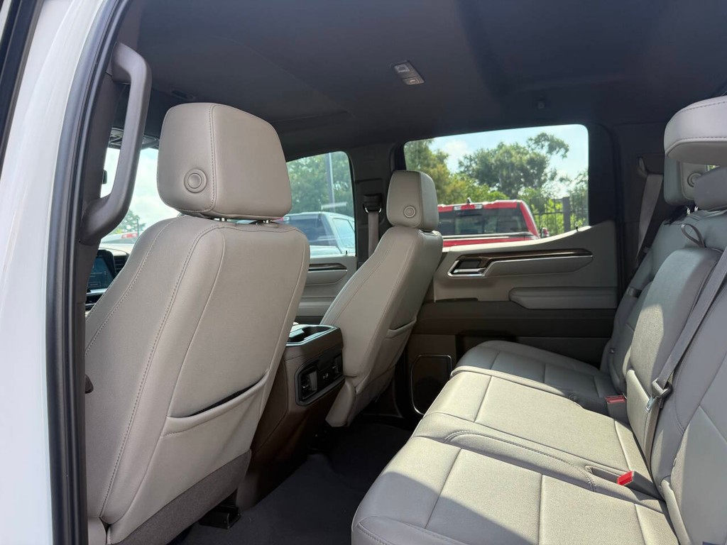 Chevrolet Silverado 1500 Vehicle Full-screen Gallery Image 12