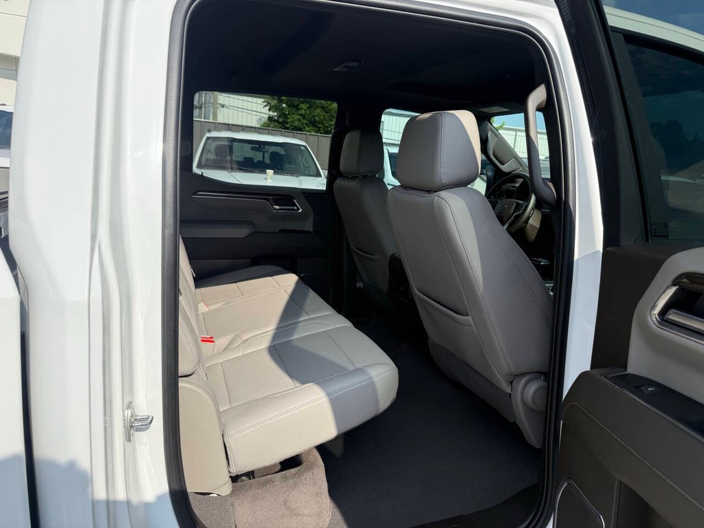 Chevrolet Silverado 1500 Vehicle Full-screen Gallery Image 15