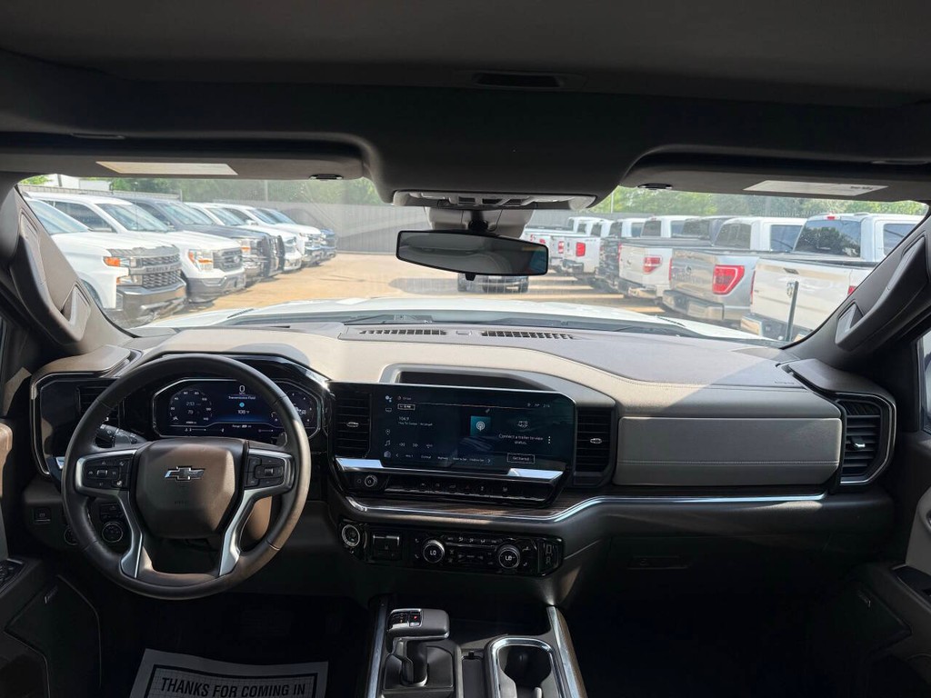 Chevrolet Silverado 1500 Vehicle Full-screen Gallery Image 17