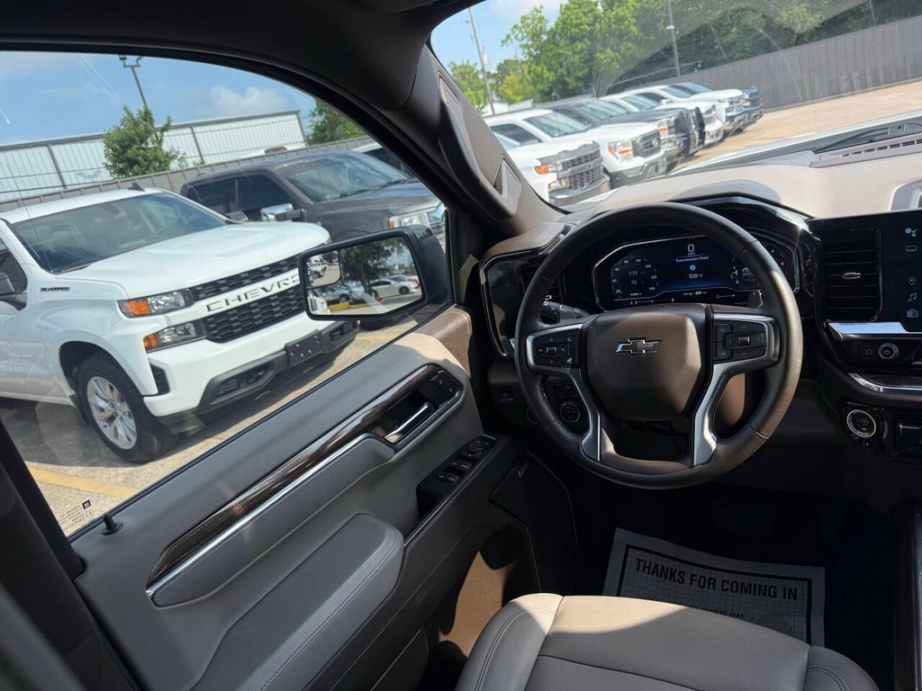 Chevrolet Silverado 1500 Vehicle Full-screen Gallery Image 19