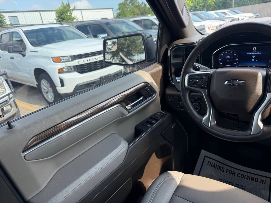 Chevrolet Silverado 1500 Vehicle Full-screen Gallery Image 24