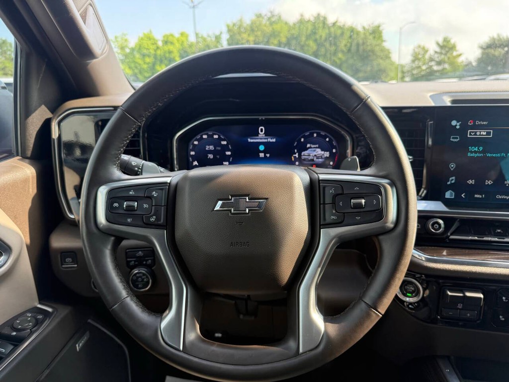 Chevrolet Silverado 1500 Vehicle Full-screen Gallery Image 27