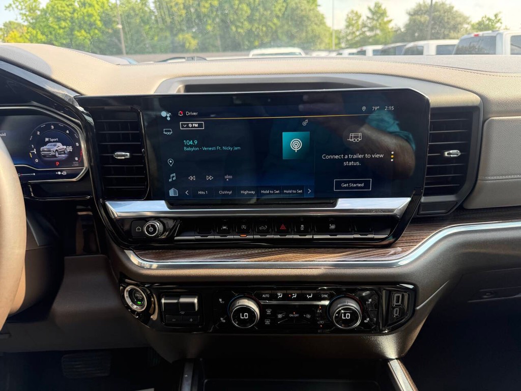 Chevrolet Silverado 1500 Vehicle Full-screen Gallery Image 31
