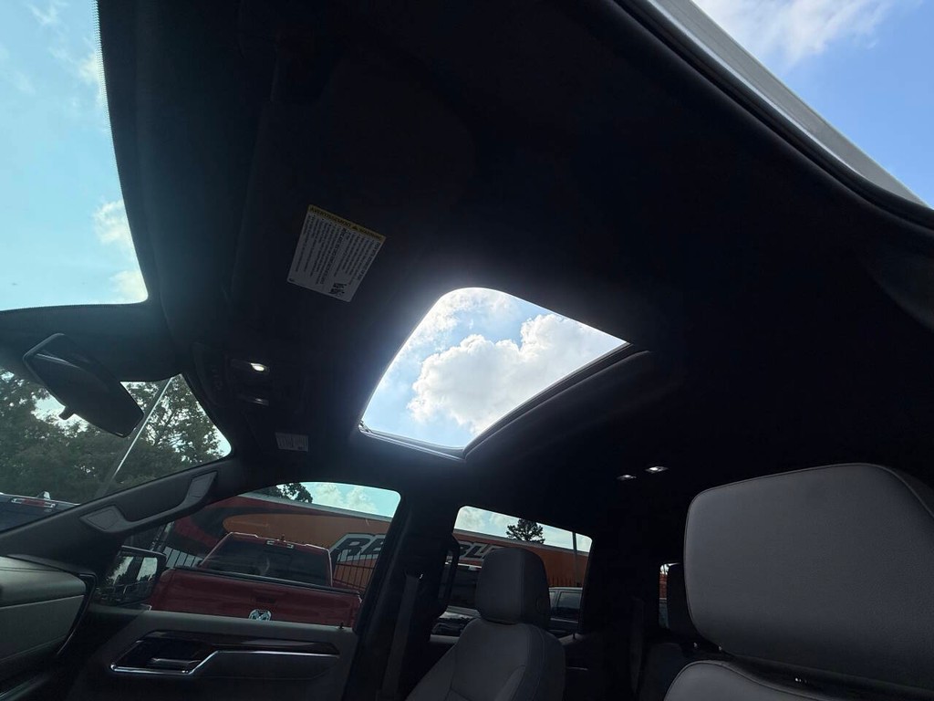 Chevrolet Silverado 1500 Vehicle Full-screen Gallery Image 32