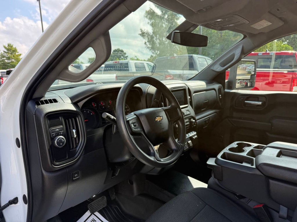 Chevrolet Silverado 1500 Vehicle Full-screen Gallery Image 06