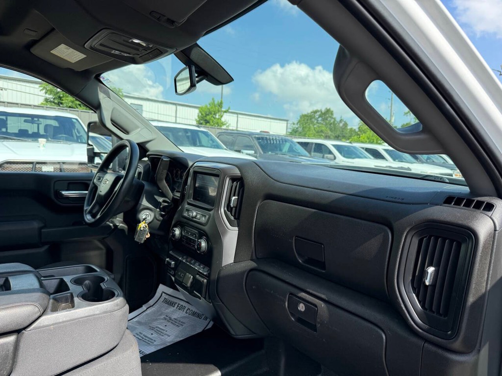 Chevrolet Silverado 1500 Vehicle Full-screen Gallery Image 09