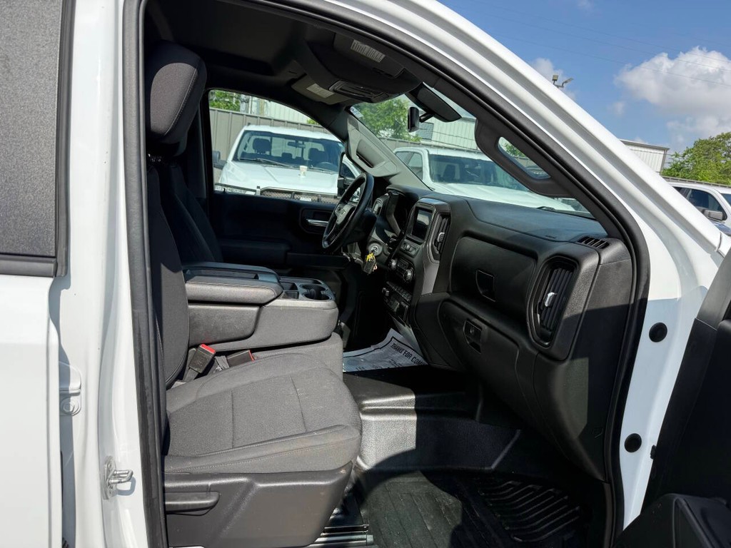 Chevrolet Silverado 1500 Vehicle Full-screen Gallery Image 10