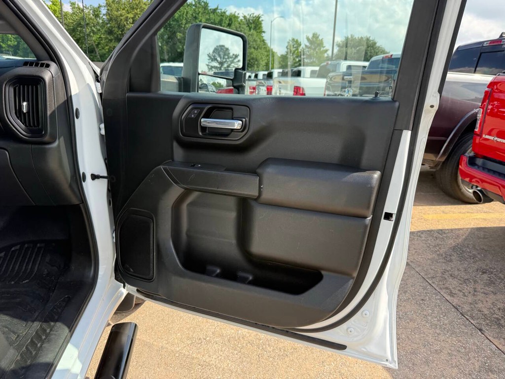Chevrolet Silverado 1500 Vehicle Full-screen Gallery Image 11