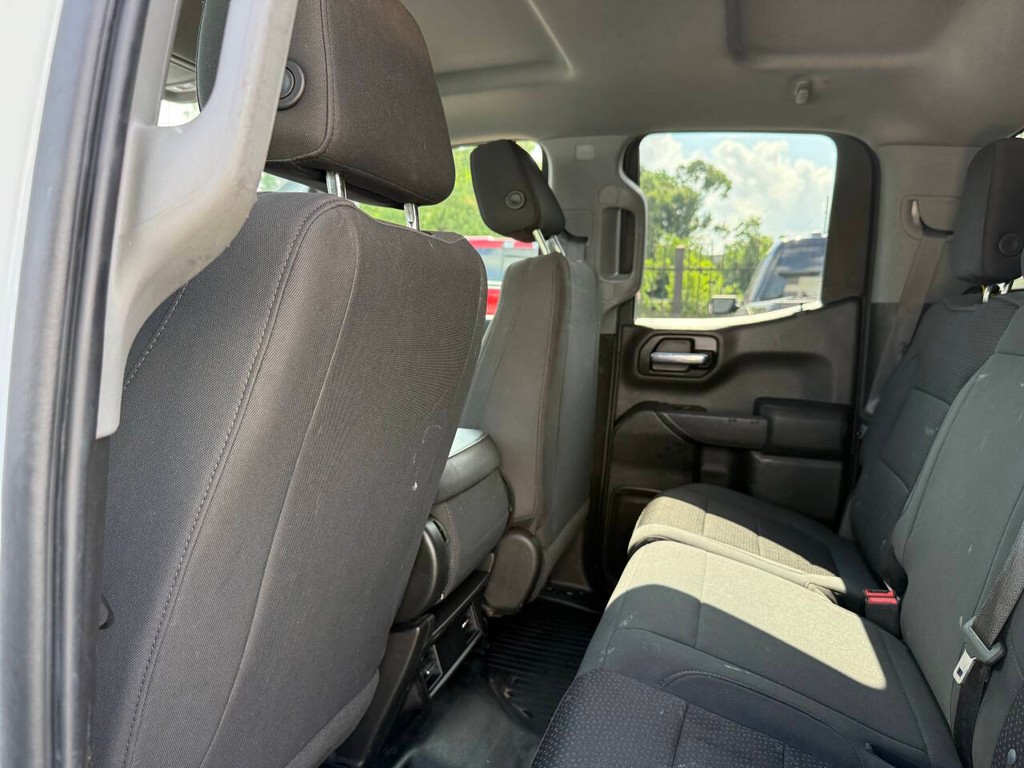 Chevrolet Silverado 1500 Vehicle Full-screen Gallery Image 12