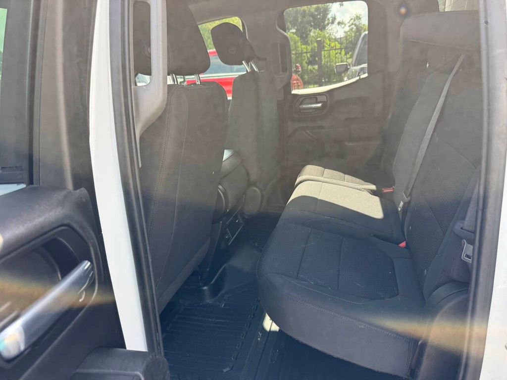 Chevrolet Silverado 1500 Vehicle Full-screen Gallery Image 13