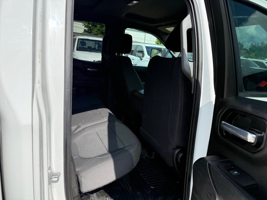 Chevrolet Silverado 1500 Vehicle Full-screen Gallery Image 15
