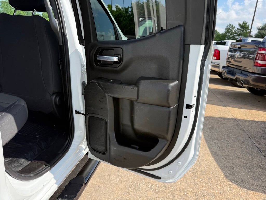 Chevrolet Silverado 1500 Vehicle Full-screen Gallery Image 16