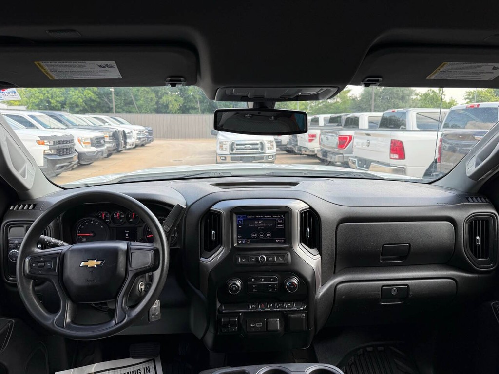 Chevrolet Silverado 1500 Vehicle Full-screen Gallery Image 17