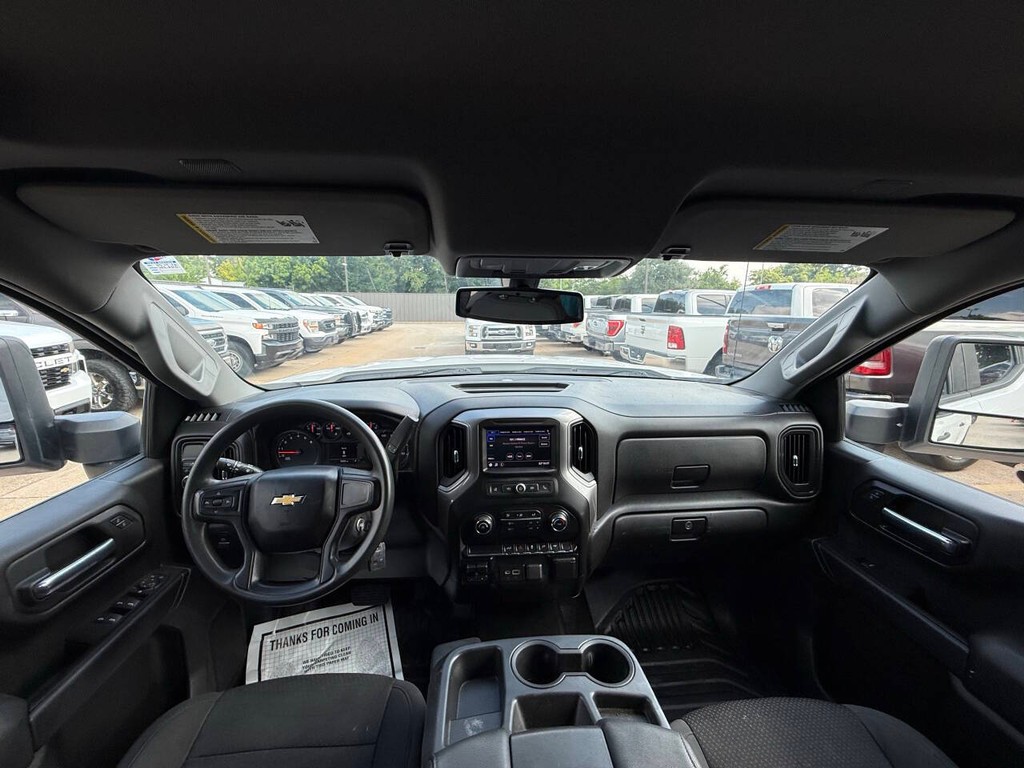 Chevrolet Silverado 1500 Vehicle Full-screen Gallery Image 18