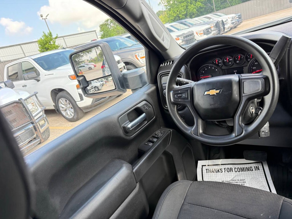 Chevrolet Silverado 1500 Vehicle Full-screen Gallery Image 19