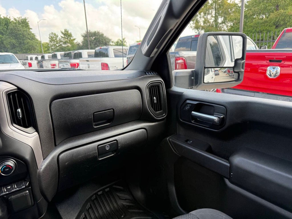 Chevrolet Silverado 1500 Vehicle Full-screen Gallery Image 20
