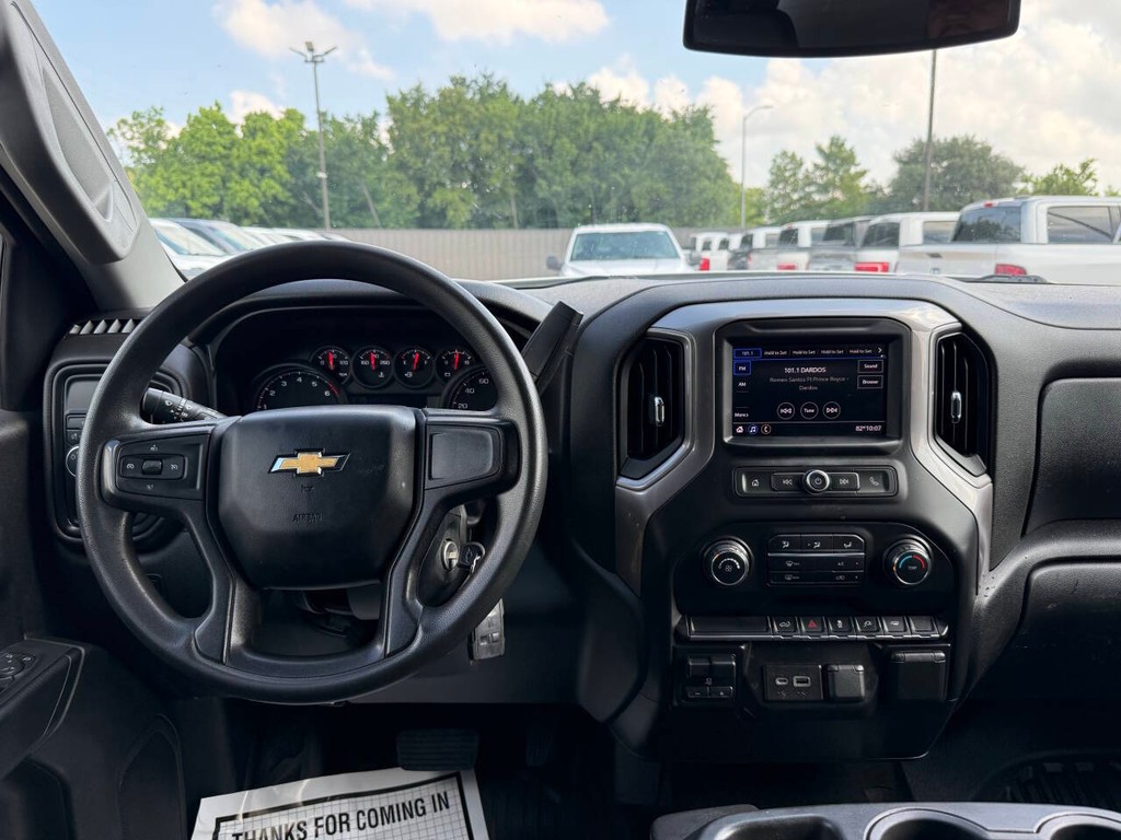 Chevrolet Silverado 1500 Vehicle Full-screen Gallery Image 21