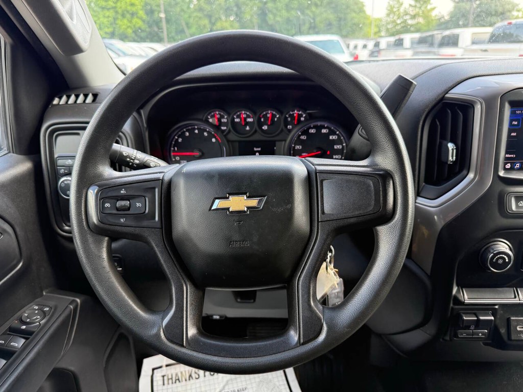 Chevrolet Silverado 1500 Vehicle Full-screen Gallery Image 22