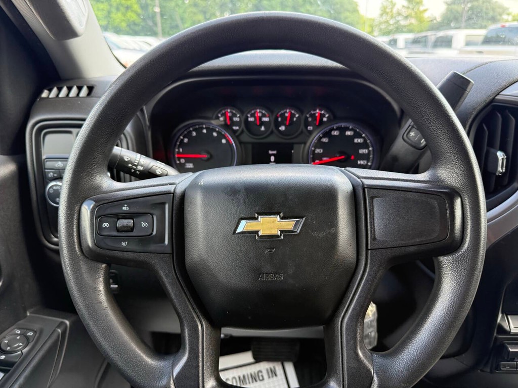 Chevrolet Silverado 1500 Vehicle Full-screen Gallery Image 23