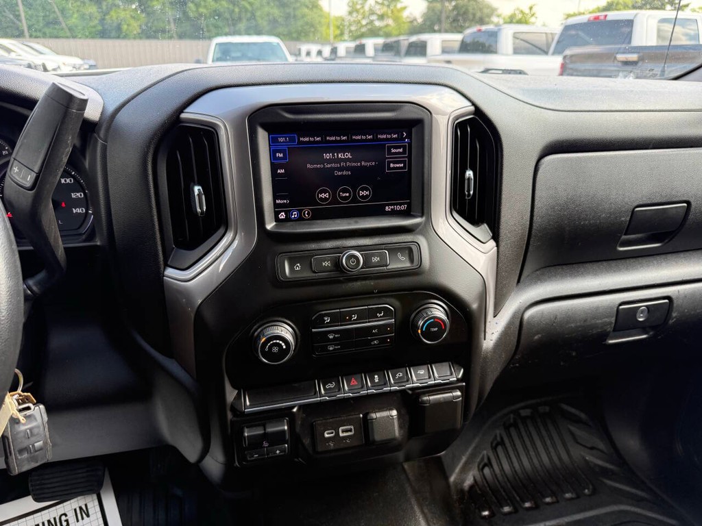 Chevrolet Silverado 1500 Vehicle Full-screen Gallery Image 25