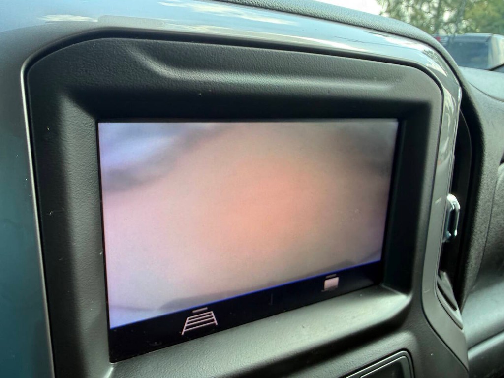 Chevrolet Silverado 1500 Vehicle Full-screen Gallery Image 26