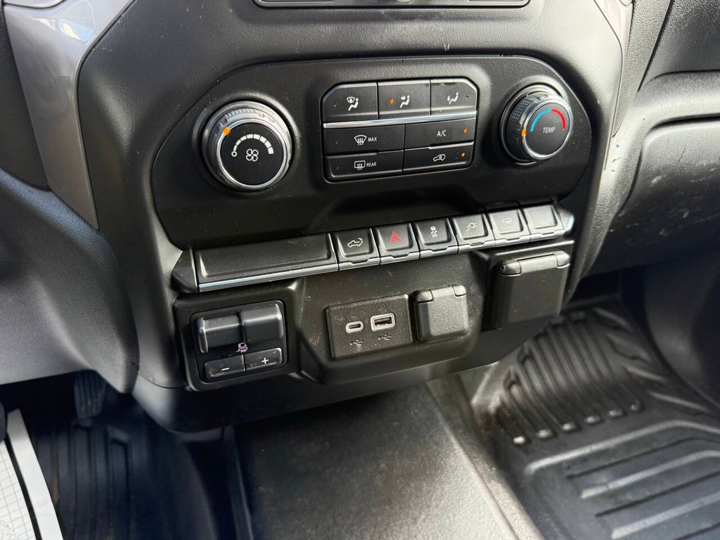 Chevrolet Silverado 1500 Vehicle Full-screen Gallery Image 28