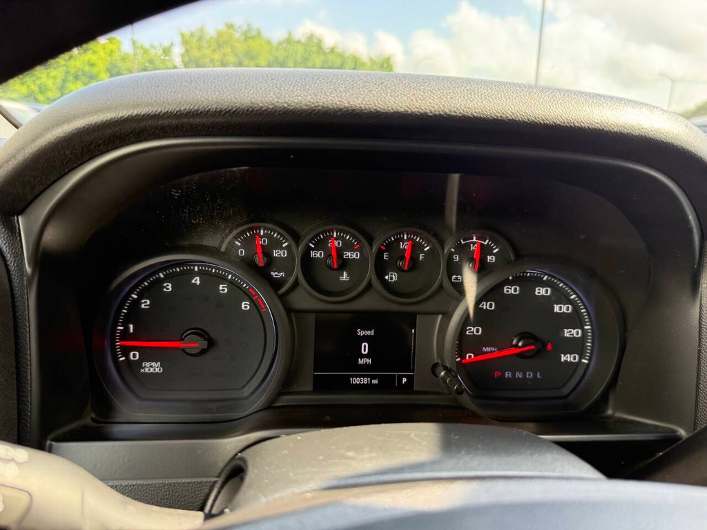 Chevrolet Silverado 1500 Vehicle Full-screen Gallery Image 30