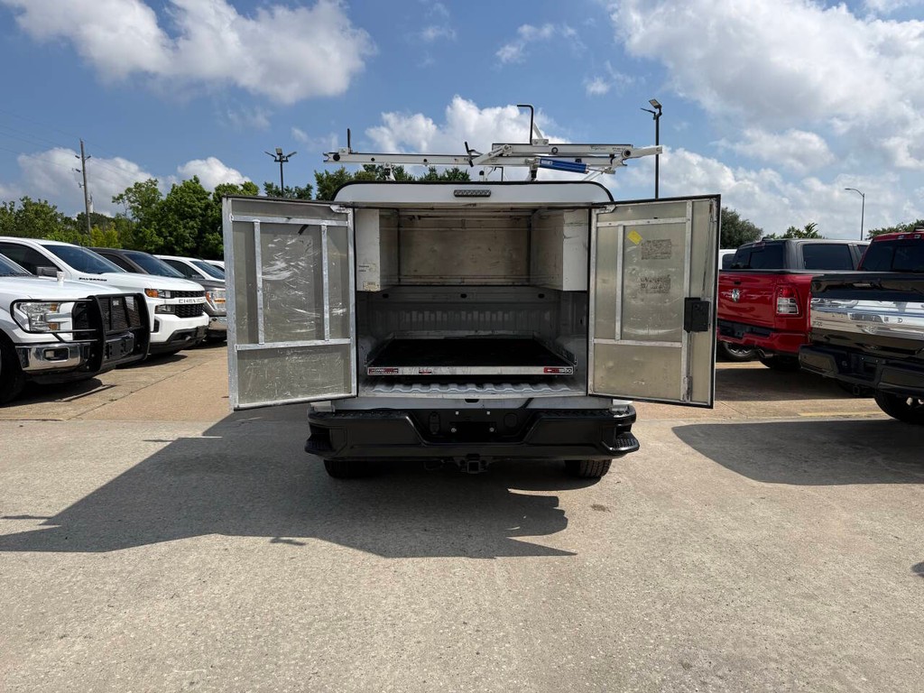 Chevrolet Silverado 1500 Vehicle Full-screen Gallery Image 36