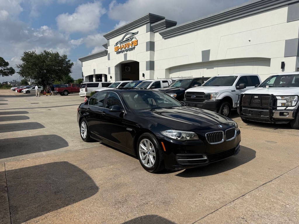 BMW 5 Series Vehicle Full-screen Gallery Image 02