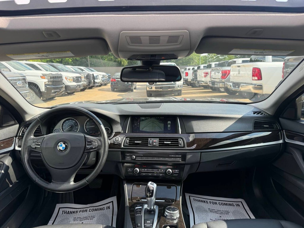 BMW 5 Series Vehicle Full-screen Gallery Image 17