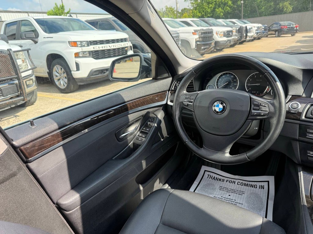 BMW 5 Series Vehicle Full-screen Gallery Image 19