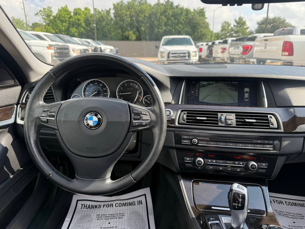 BMW 5 Series Vehicle Full-screen Gallery Image 21