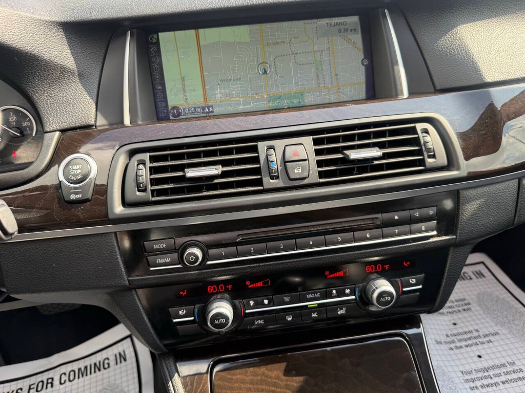 BMW 5 Series Vehicle Full-screen Gallery Image 27