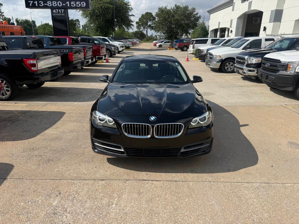 BMW 5 Series Vehicle Full-screen Gallery Image 38