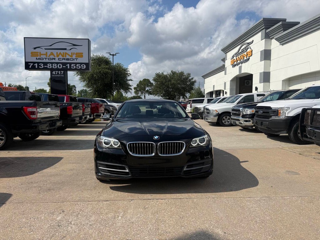 BMW 5 Series Vehicle Full-screen Gallery Image 39