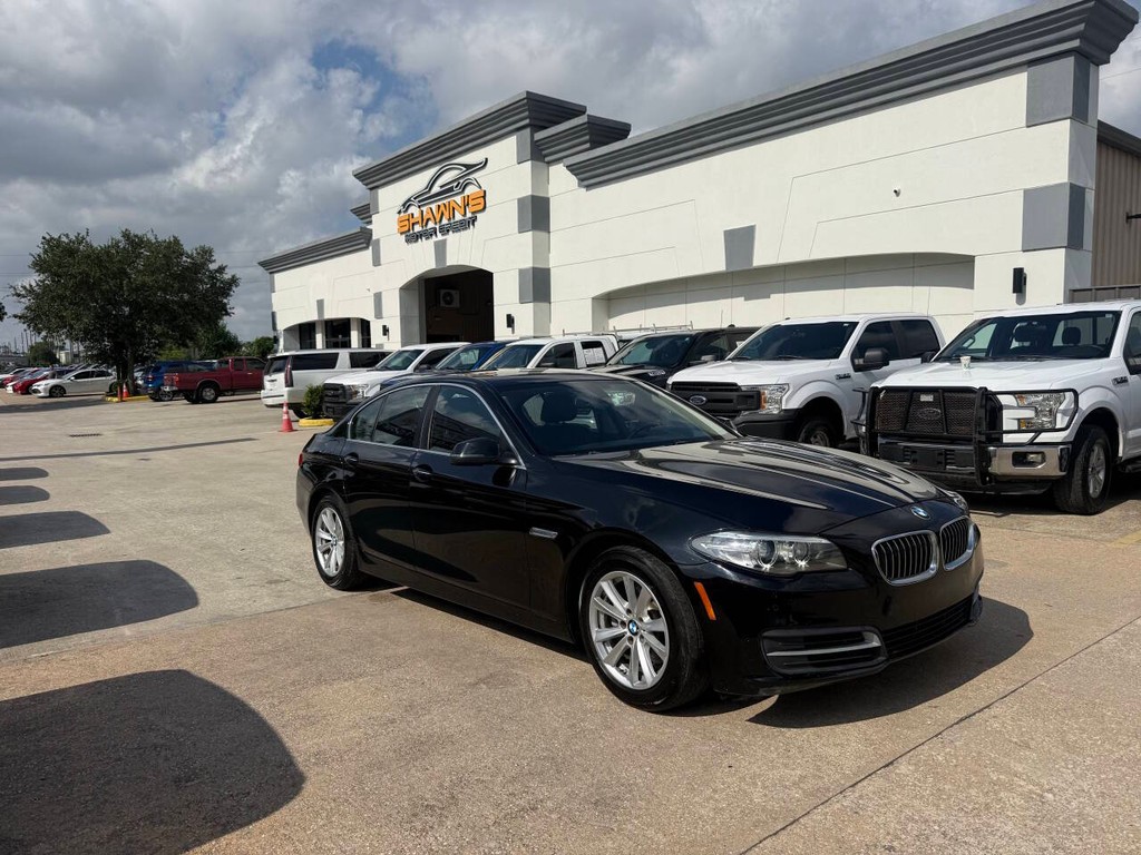 BMW 5 Series Vehicle Full-screen Gallery Image 40