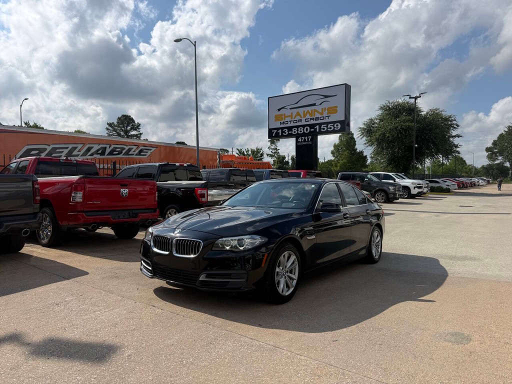 BMW 5 Series Vehicle Full-screen Gallery Image 41