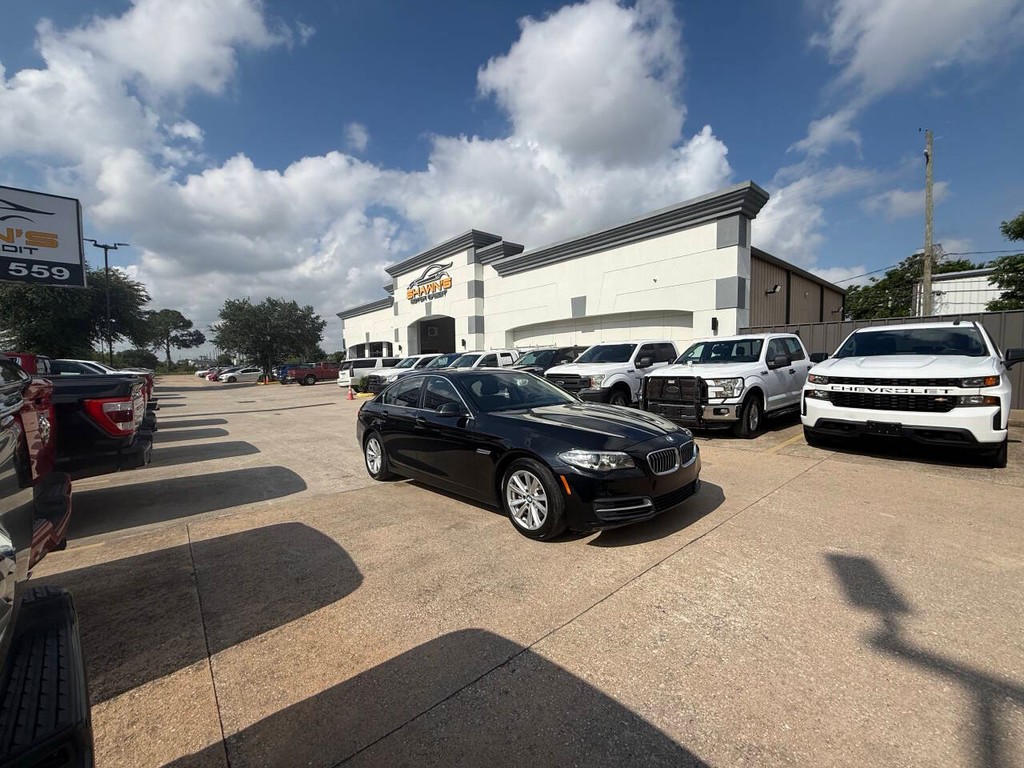 BMW 5 Series Vehicle Full-screen Gallery Image 42