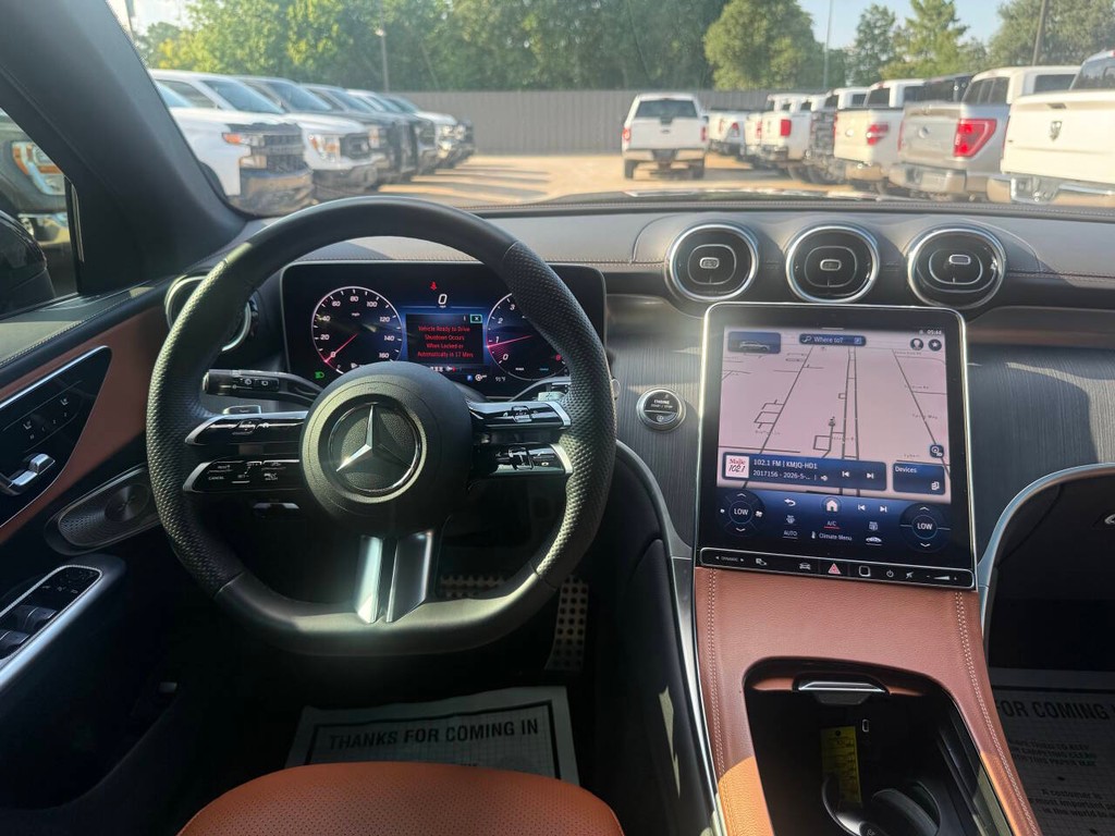 Mercedes-Benz GLC Vehicle Full-screen Gallery Image 21