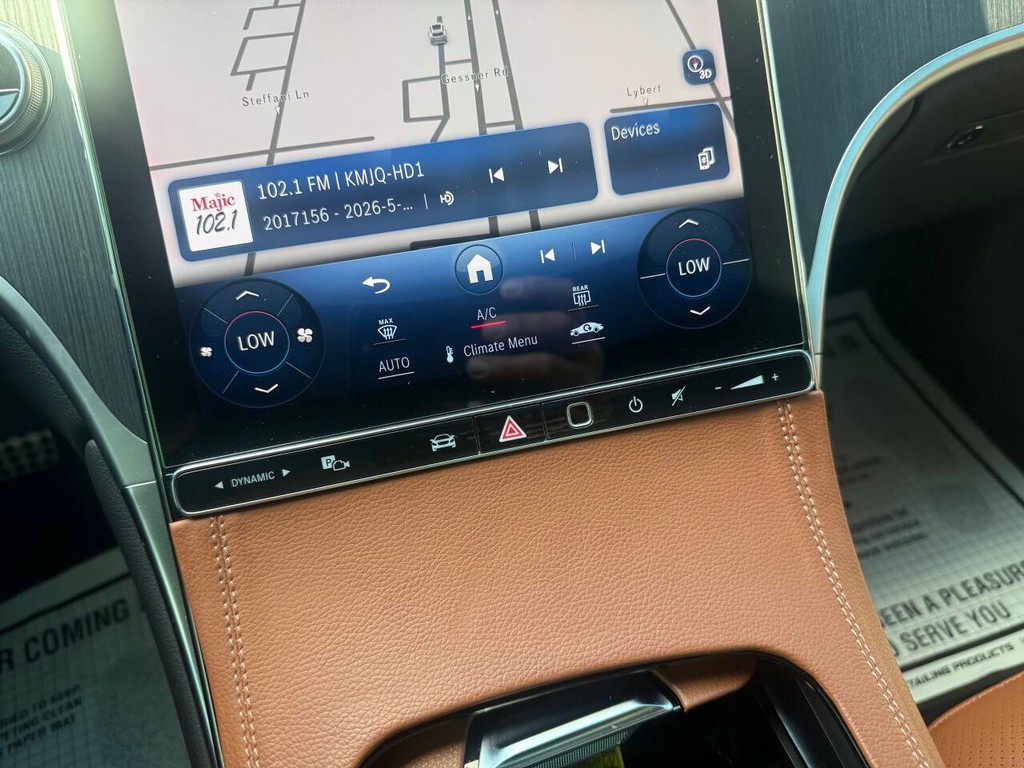 Mercedes-Benz GLC Vehicle Full-screen Gallery Image 27